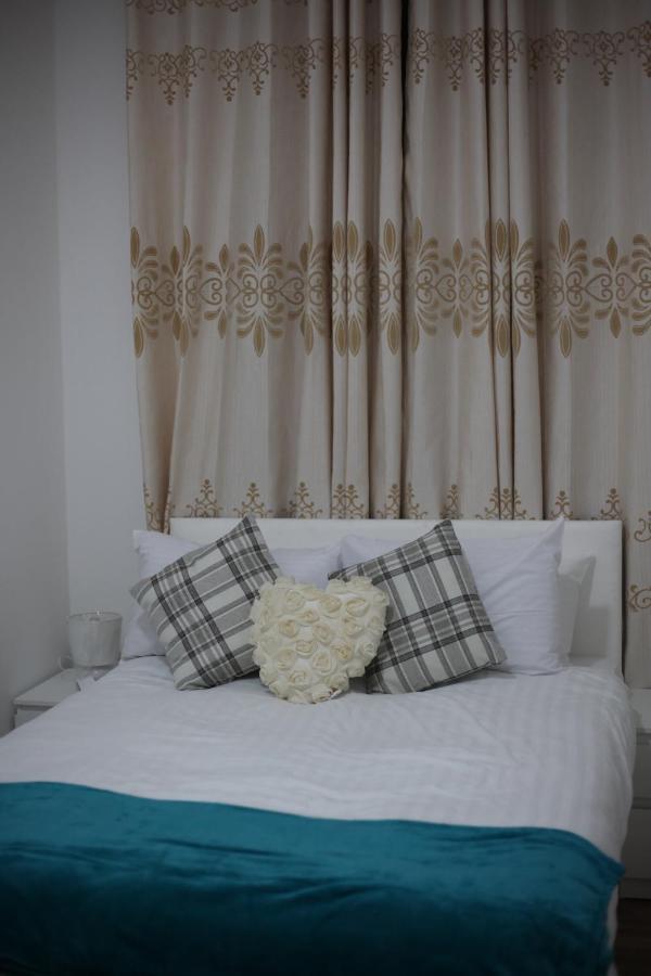 Oyo New City Lodge London Exterior photo